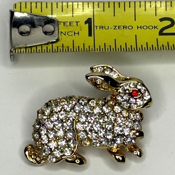 1960-70s Crystal Rhinestone Rabbit w/Ruby Crystal Eye Pin - Picture 5 of 5